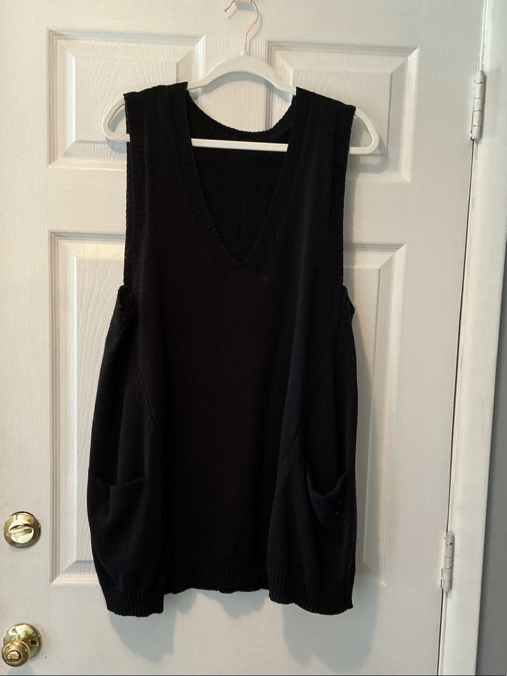 Black V-Neck Sleeveless Sweater Vest